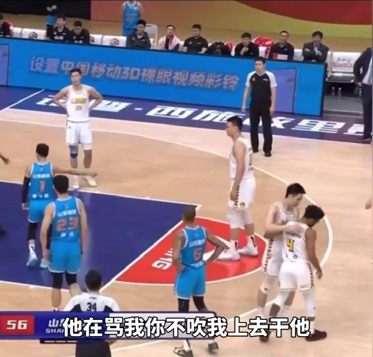 被庫克罵毛了？高詩巖對裁判說：他再罵我你不吹，我就上去干他！（高詩巖對新疆）