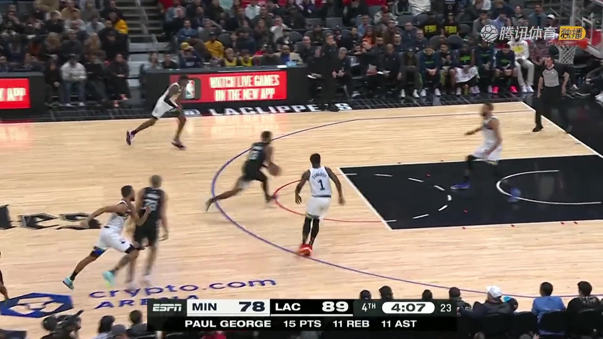 這就是億元先生的傳球水準(zhǔn)？戈貝爾發(fā)球直接相當(dāng)于送給對(duì)手了?。ǜ曦悹柺亚颍? title=