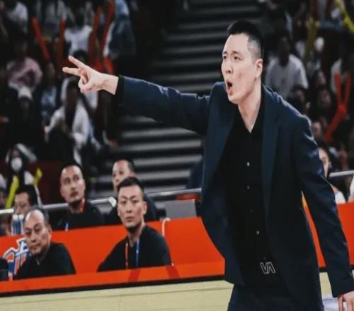 上海男籃逆轉(zhuǎn)日本海盜隊(duì)！兩大新國手首秀亮眼，盧偉新賽季要沖冠