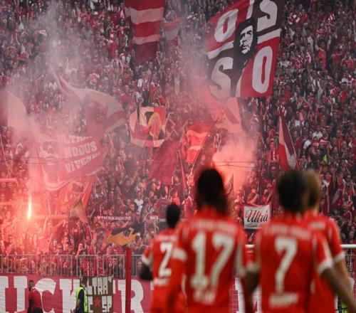 德甲霸主踢瘋了：5球橫掃，狂攬3連勝，凱恩太犀利：獨(dú)造3球