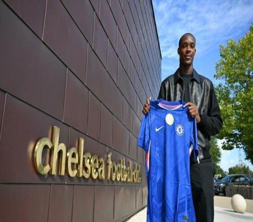 官方：切爾西簽下白堡前鋒艾美加，球員將于2026年正式加盟