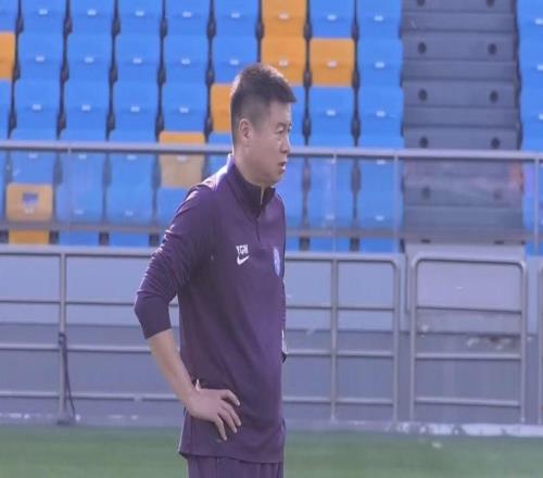 于根偉：三鎮(zhèn)能贏申花證明他們很不錯(cuò)，我們會(huì)拿出飽滿斗志