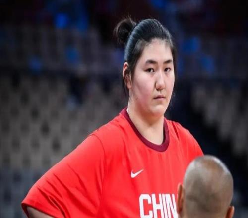 正式確定！中國籃壇天才中鋒完成簽約，加盟山東隊，拿到百萬年薪