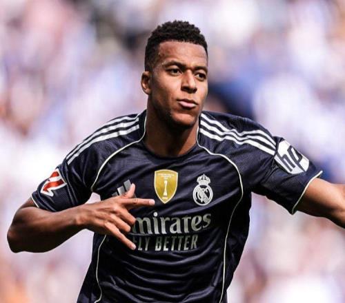 姆巴佩爆發(fā)！傳射建功+4輪4球，皇馬4連勝登頂西甲，甩開巴薩5分