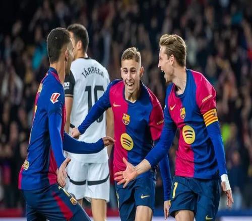 凌晨3點(diǎn)巴薩主場(chǎng)首秀：傷病危機(jī)！亞馬爾缺席6000人觀戰(zhàn)