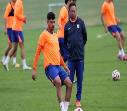 山東泰山隊(duì)備戰(zhàn)主場與云南玉昆隊(duì)的中超聯(lián)賽